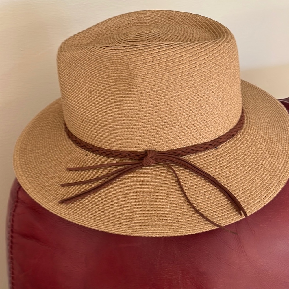 Ladies wide brim hat never worn